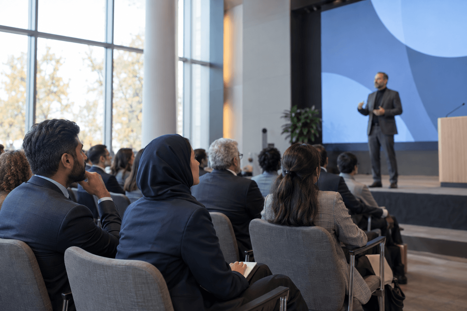 Capture inspiration: Conference photography built around speakers, participation, and the event atmosphere.